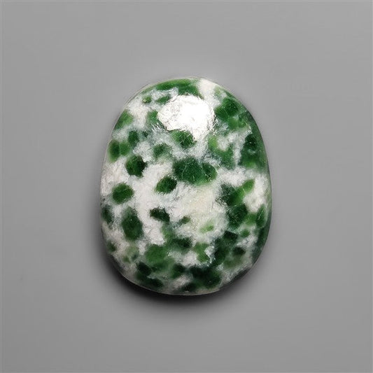 Chrome Diopside In Quartz Cabochon