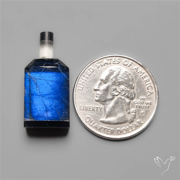 Himalayan Qyartz And Labradorite Wine Bottle Carving