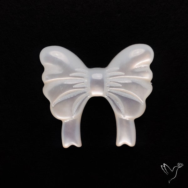 Mother Of Pearl Bow Tie Carving