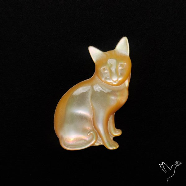 Mother Of Pearl Cat Carving