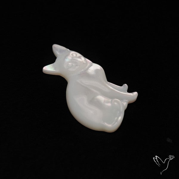 Mother Of Pearl Cat Carving