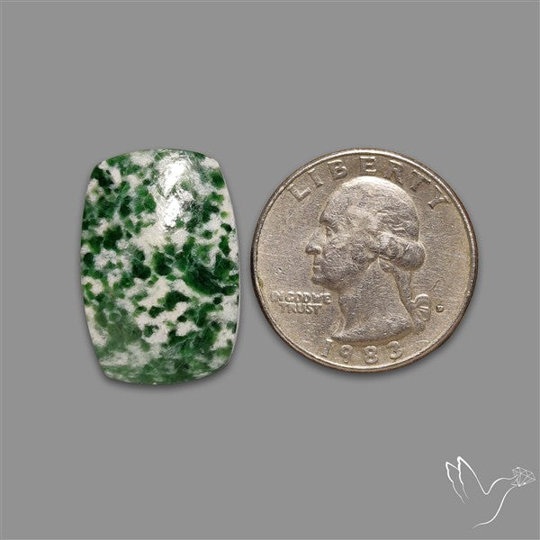 Chrome Diopside In Quartz Cabochon