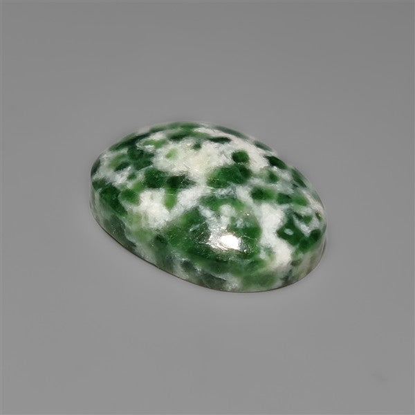 Chrome Diopside In Quartz Cabochon