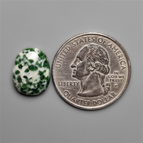 Chrome Diopside In Quartz Cabochon