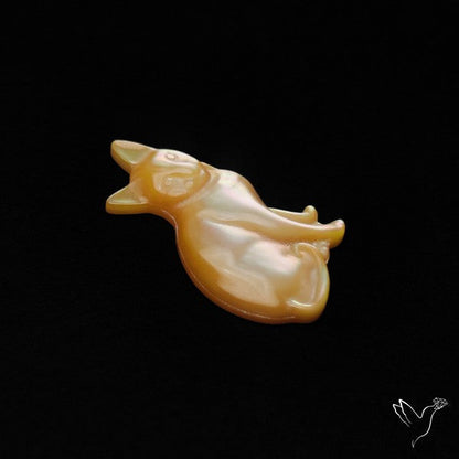 Mother Of Pearl Cat Carving