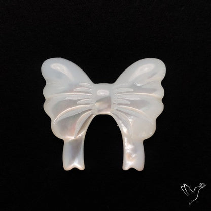Mother Of Pearl Bow Tie Carving