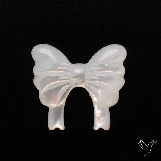 Mother Of Pearl Bow Tie Carving