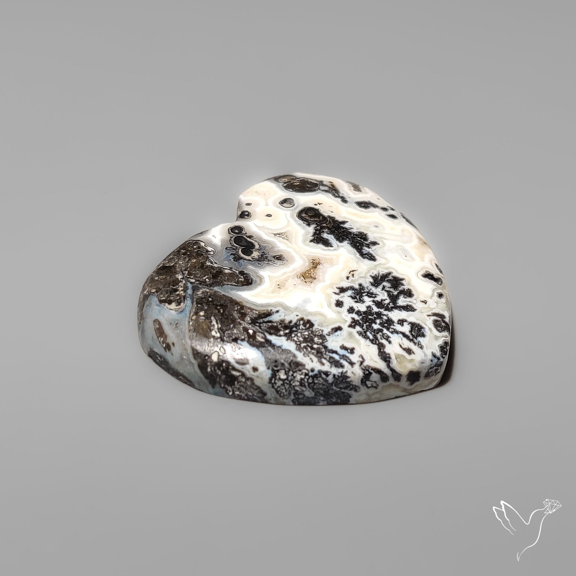 Dendritic Parallel Agate Heart Carving