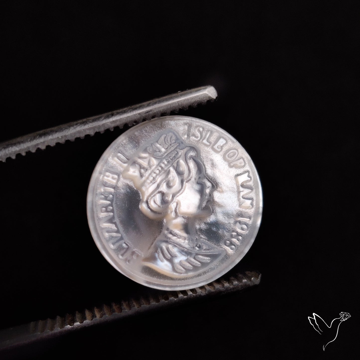 Mother Of Pearl Queen Carving