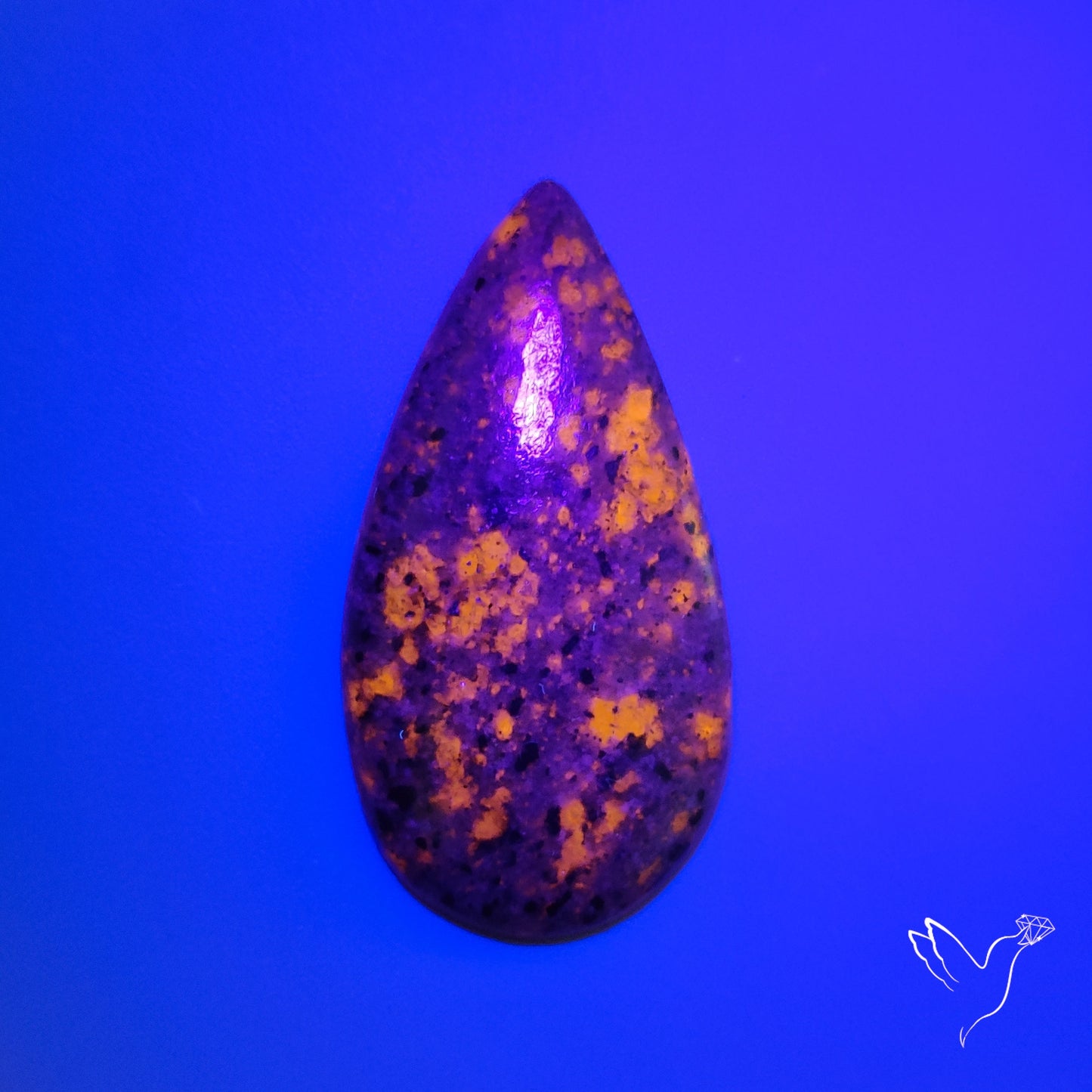Yooperlite Cabochon UV Light Fluorescent