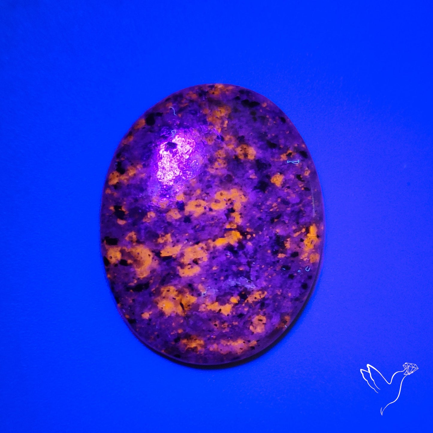 Yooperlite Cabochon UV Light Fluorescent