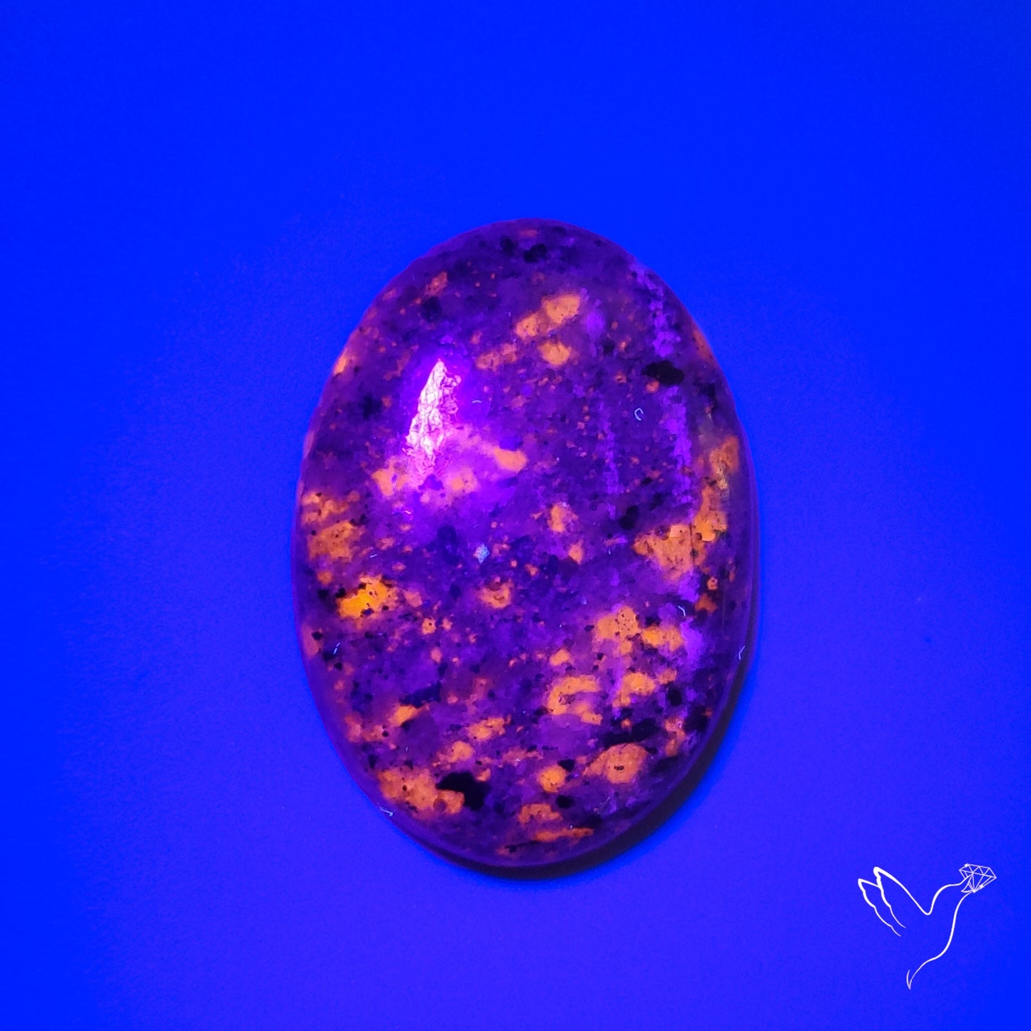 Yooperlite Cabochon UV Light Fluorescent