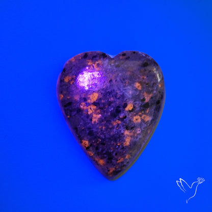 Yooperlite Heart UV Light Reactive