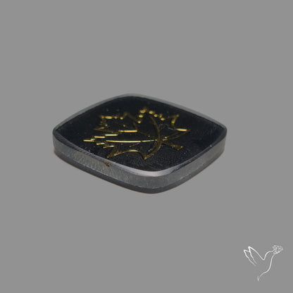 Metallic Inlay in Onyx Doublet with Quartz