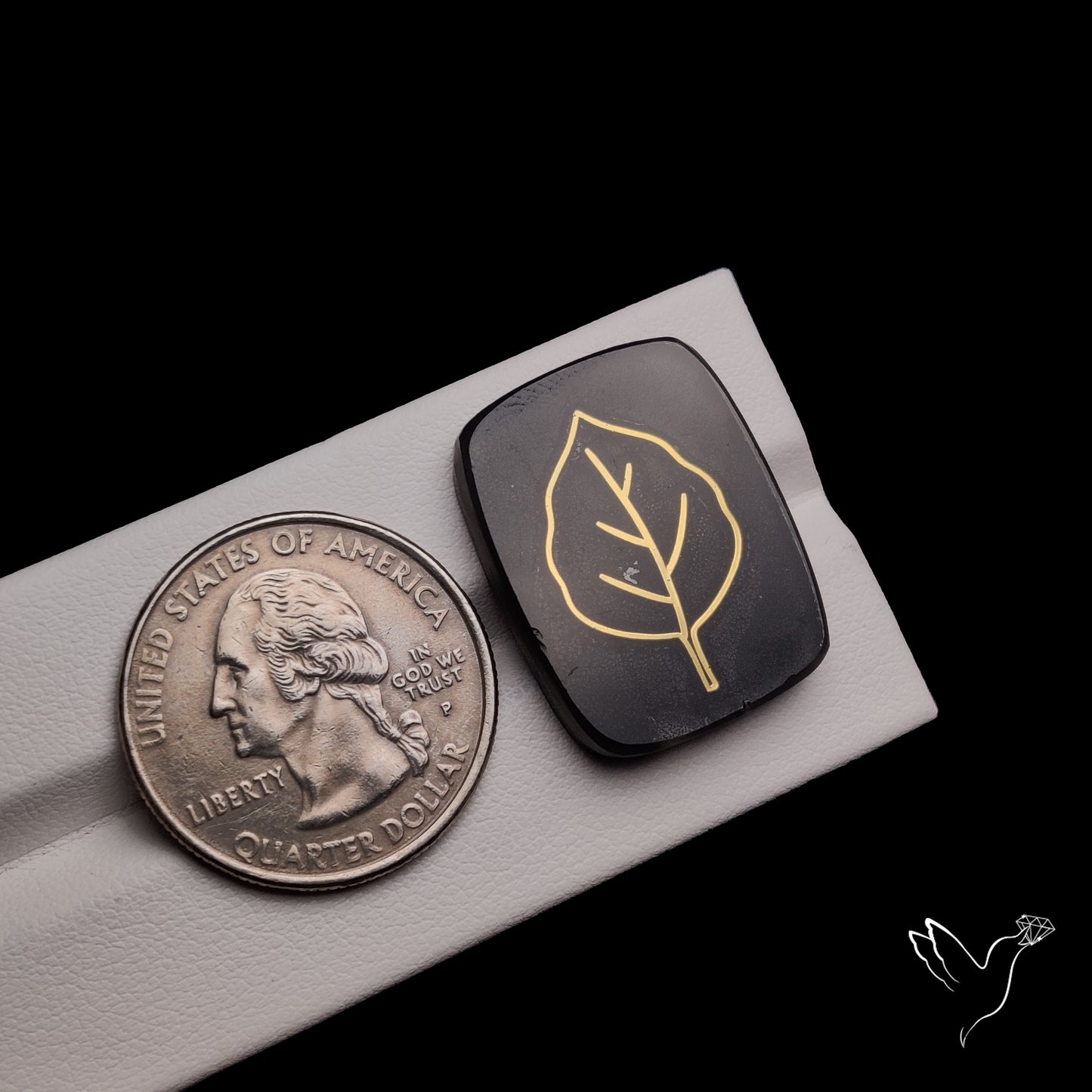 Gilded Metal Inlay in Onyx Doublet Leaf