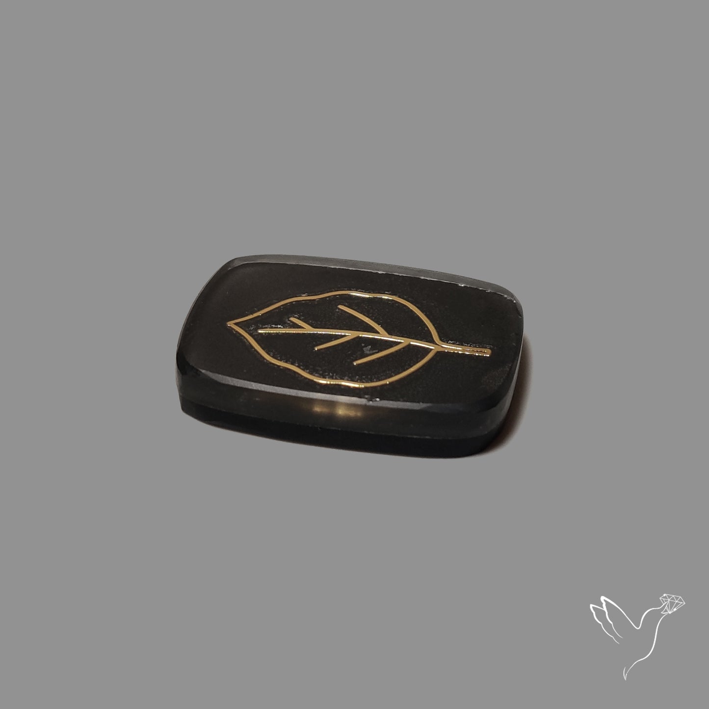 Gilded Metal Inlay in Onyx Doublet Leaf