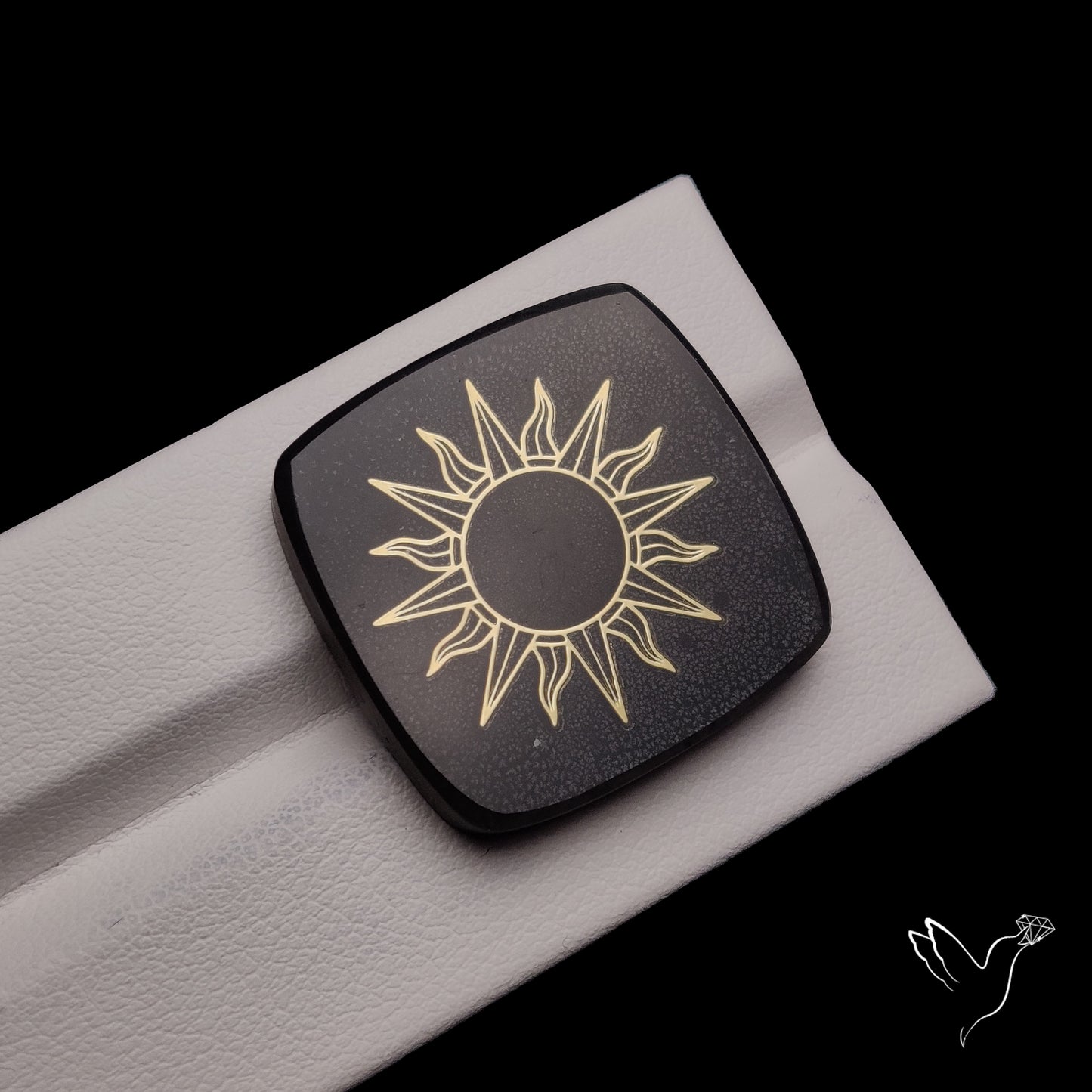 Gilded Metal Inlay in Onyx Doublet Sun