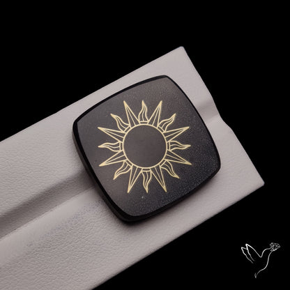 Gilded Metal Inlay in Onyx Doublet Sun
