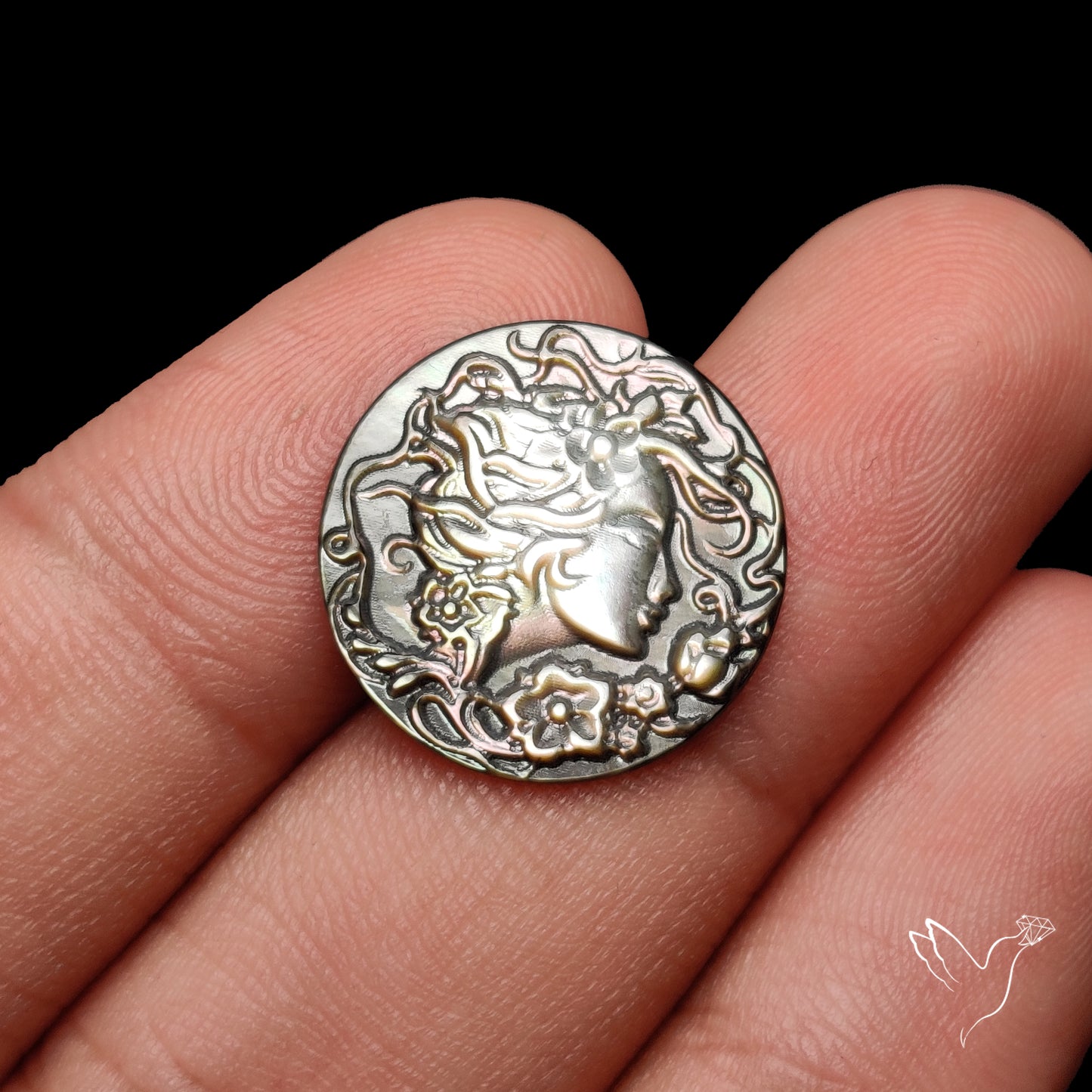 Tahitian Black Mother Of Pearl Medusa Head Carving