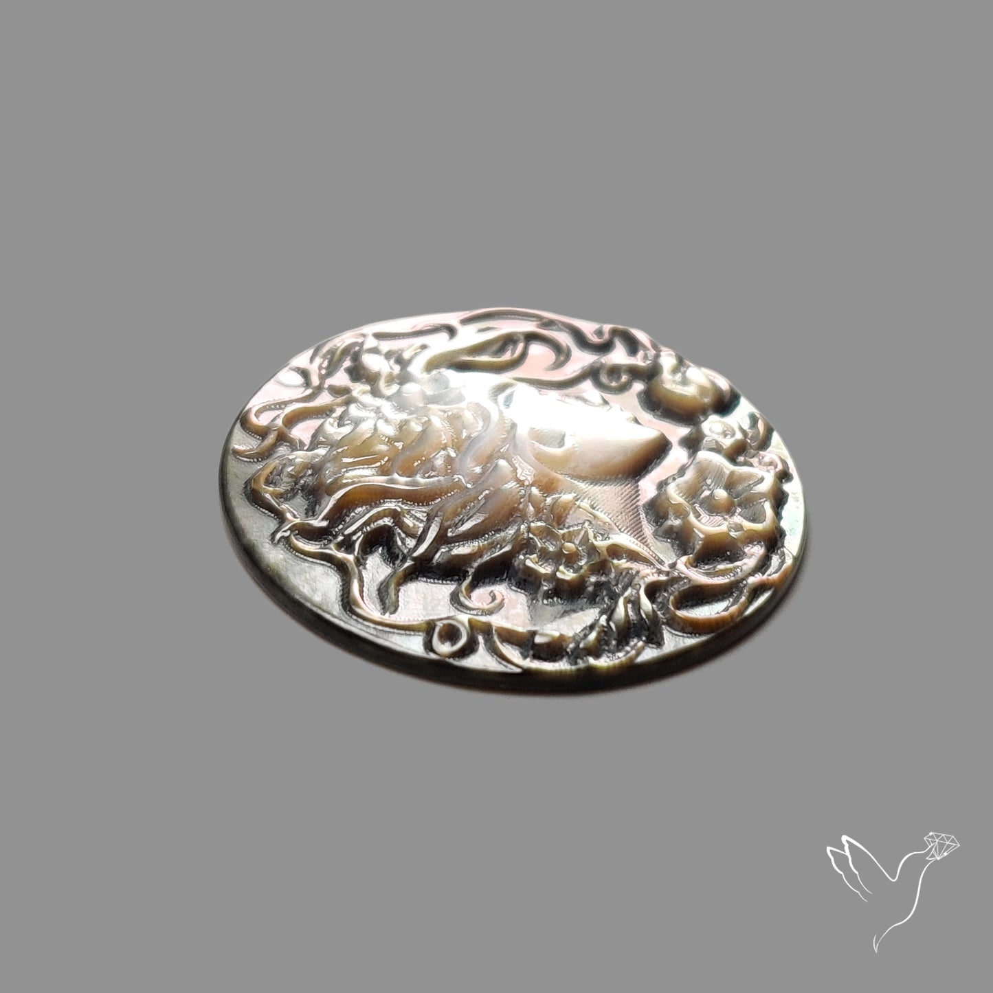 Tahitian Black Mother Of Pearl Medusa Head Carving