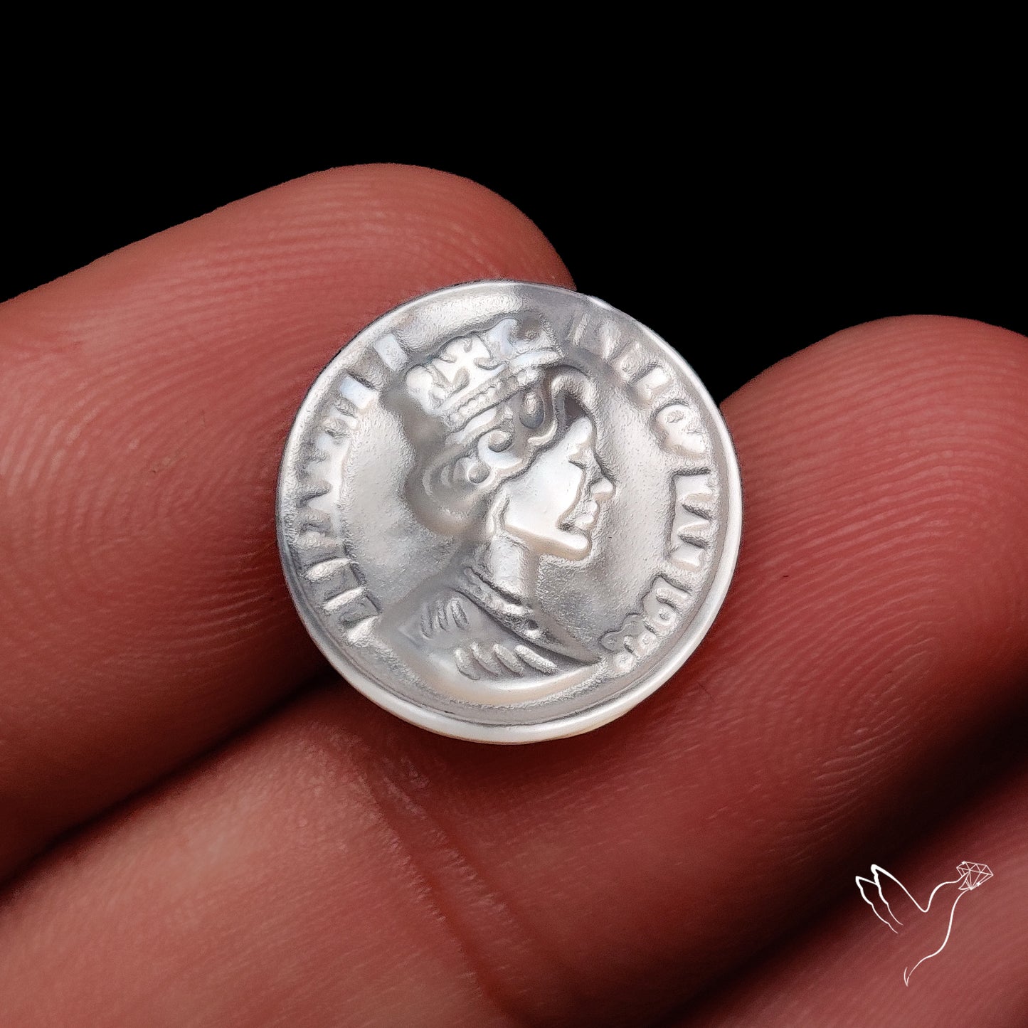 Mother Of Pearl Elizabeth Carving Pair