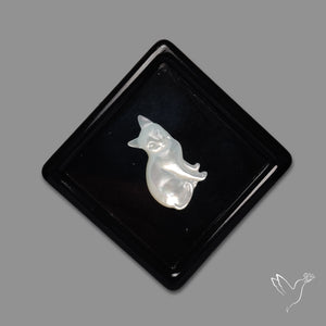 Mother Of Pearl Sitting Cat Carving