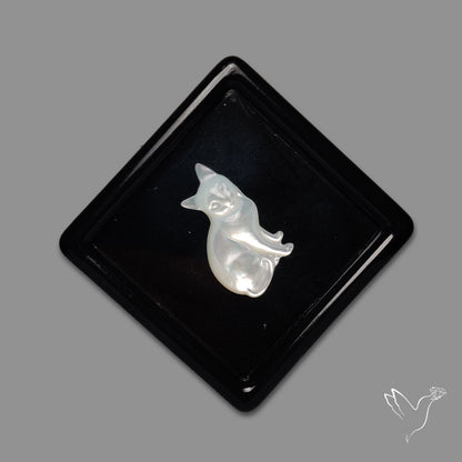 Mother Of Pearl Sitting Cat Carving