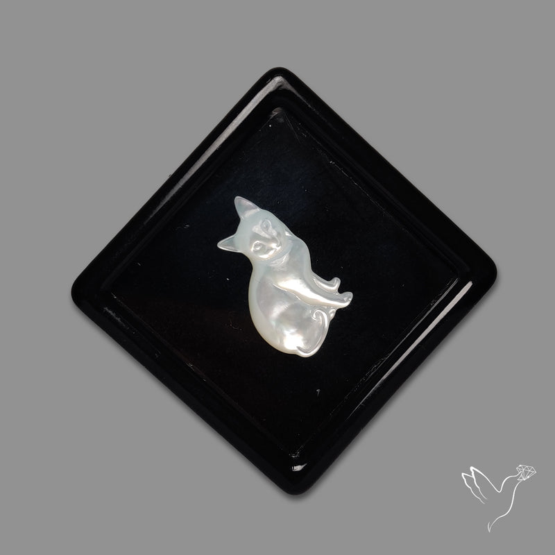 Mother Of Pearl Sitting Cat Carving