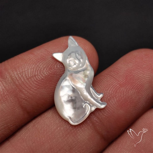 Mother Of Pearl Cat Carving