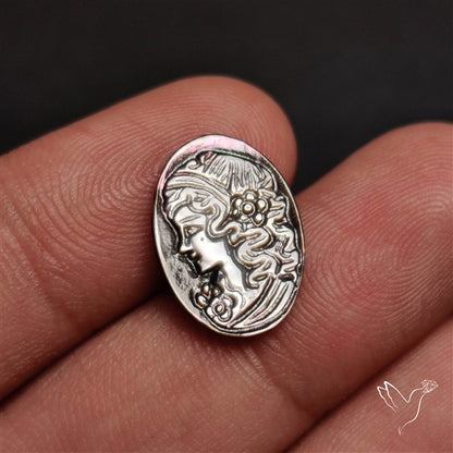 Tahitian Mother Of Pearl Cameo Carving