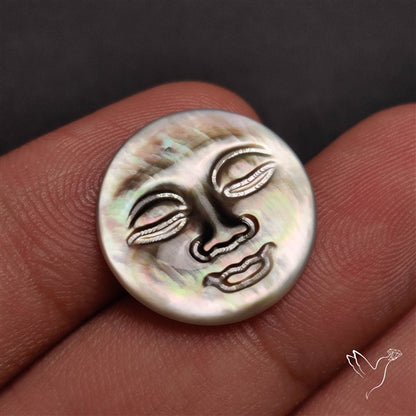 Tahitian Mother Of Pearl Moonface Carving