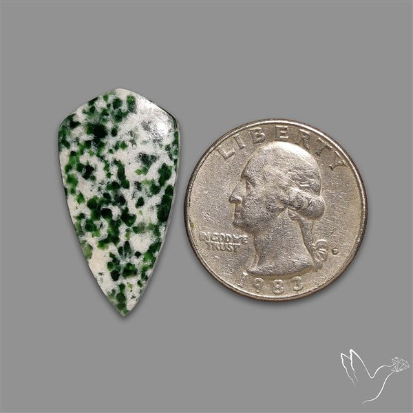 Chrome Diopside In Quartz Cabochon