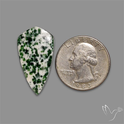 Chrome Diopside In Quartz Cabochon