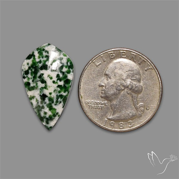 Chrome Diopside In Quartz Cabochon