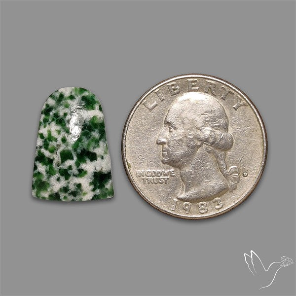 Chrome Diopside In Quartz Cabochon