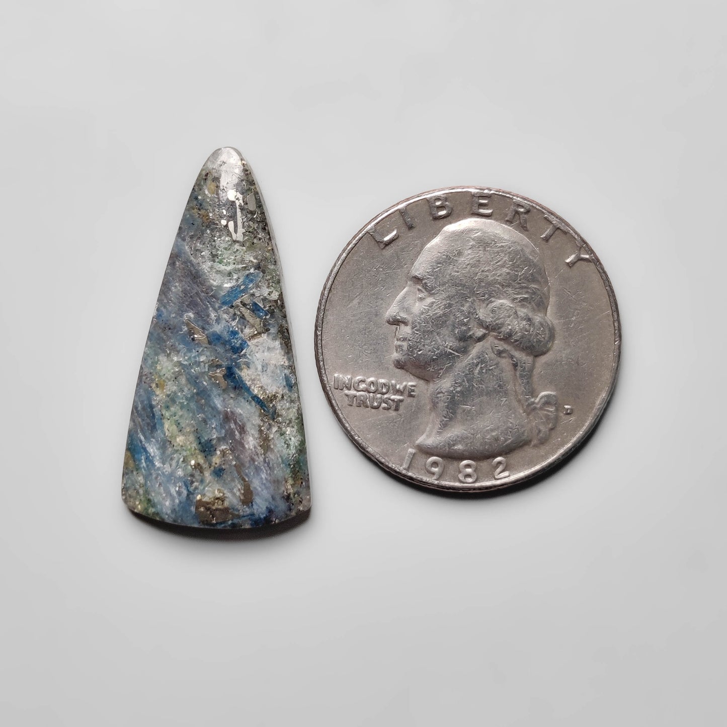 Kyanite|Pyrite