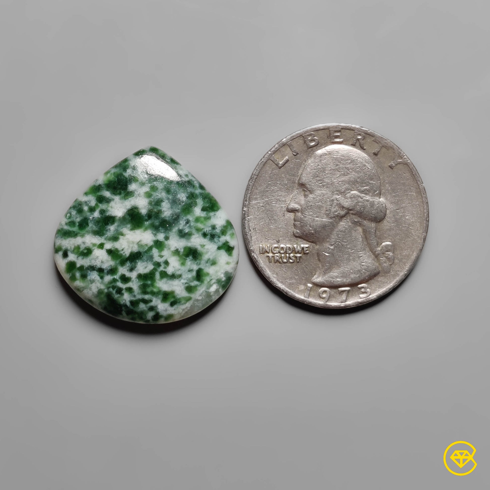 Chrome Diopside|Quartz